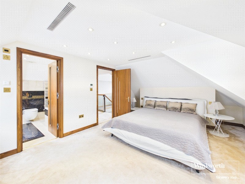 Edgeworth Crescent, London, NW4