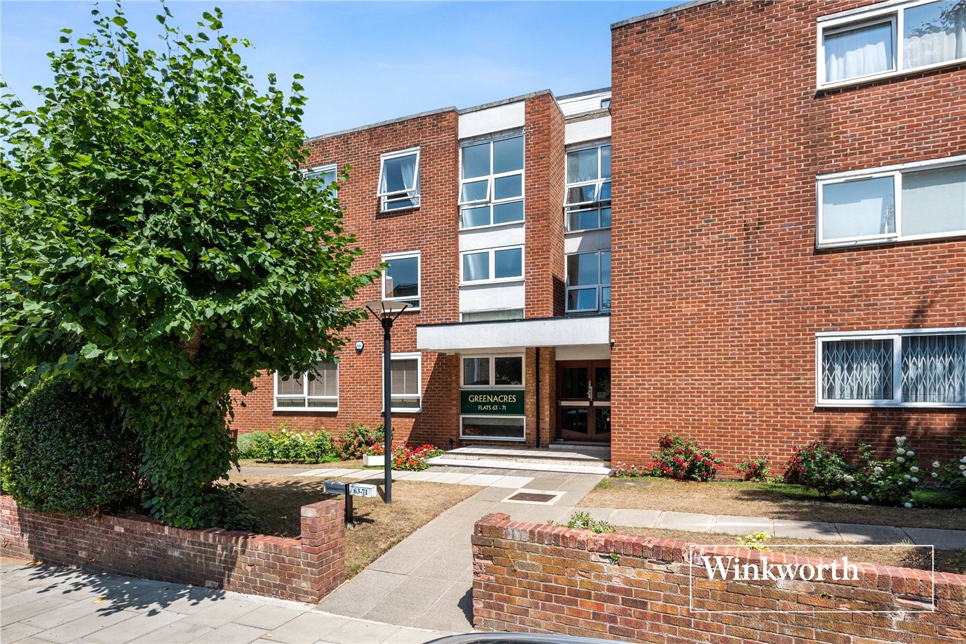 3 bedroom property for sale in Greenacres, Hendon Lane, Finchley, N3