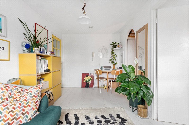 Molyneux Drive, London, SW17