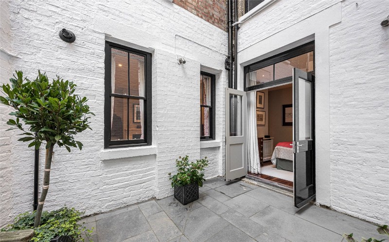 Winchester Street, London, SW1V