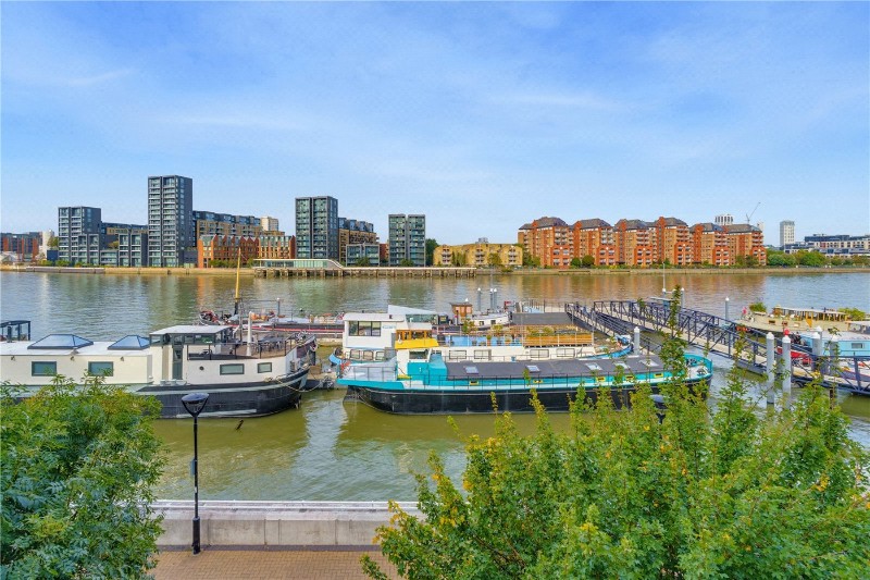 Clove Hitch Quay, London, SW11