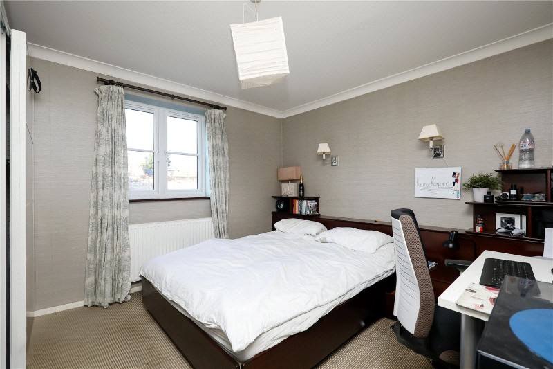 Avenue Road, London, W3