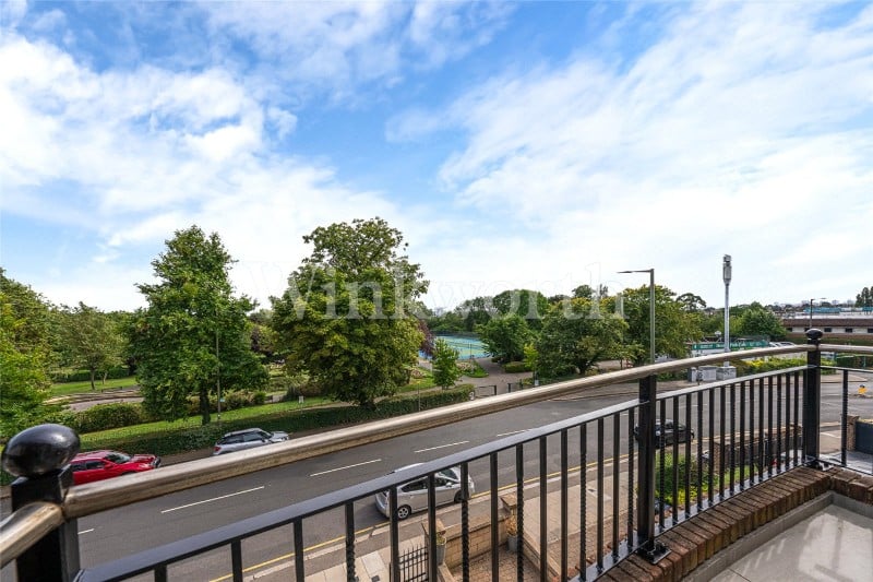 Queens Road, London, NW4
