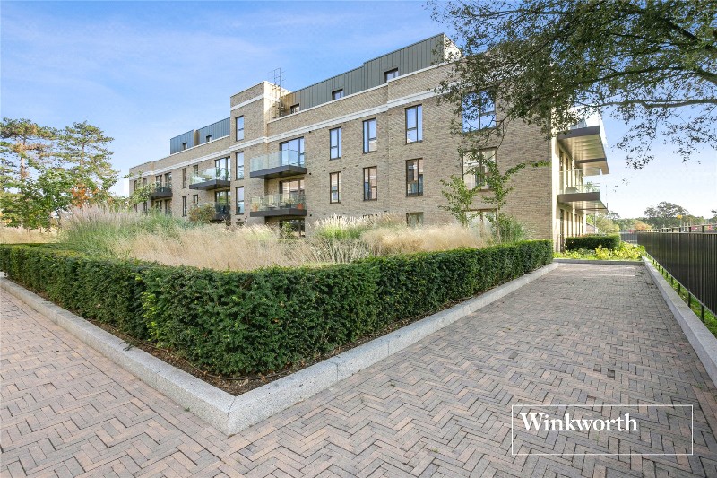 Chaplin Drive, Trent Park, Cockfosters, EN4