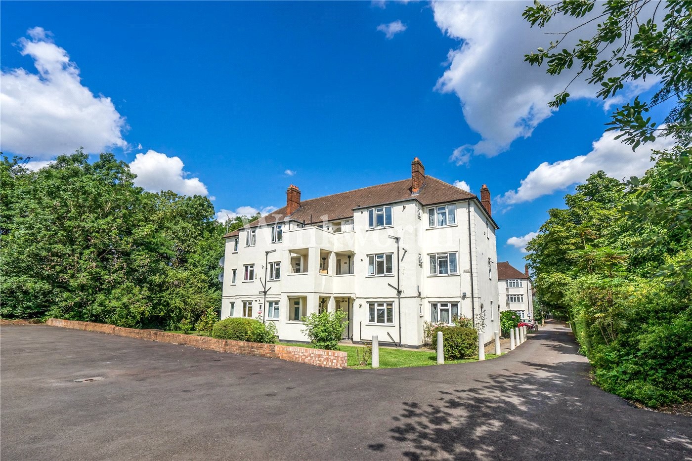 2 bedroom property for sale in Buckingham Court, Watford Way, London