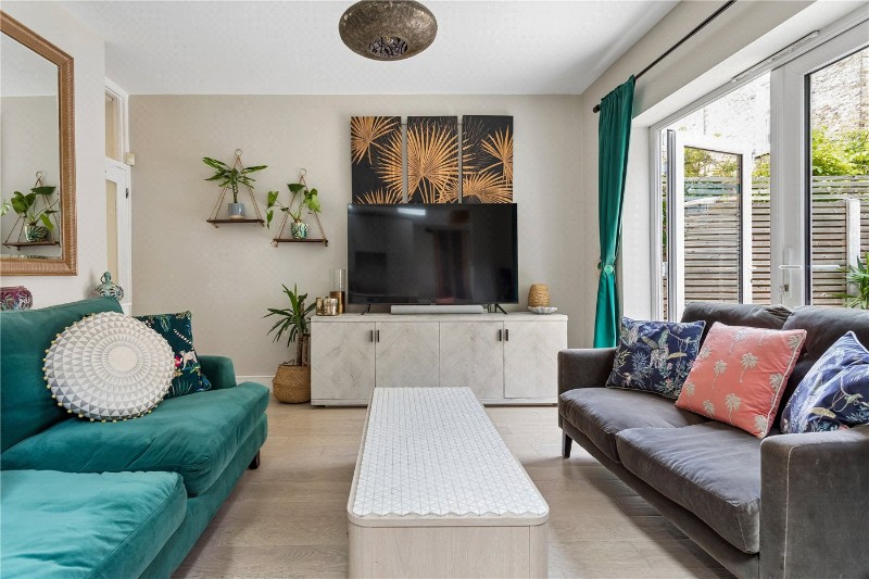 Dinsmore Road, London, SW12