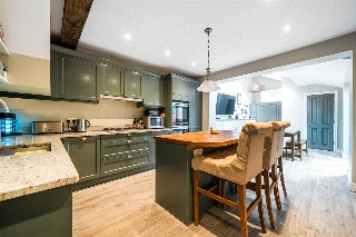 Shortfield Common Road, Frensham, Farnham, Surrey, GU10