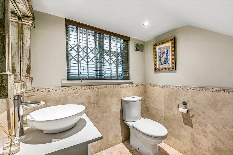 Creighton Avenue, London, N2