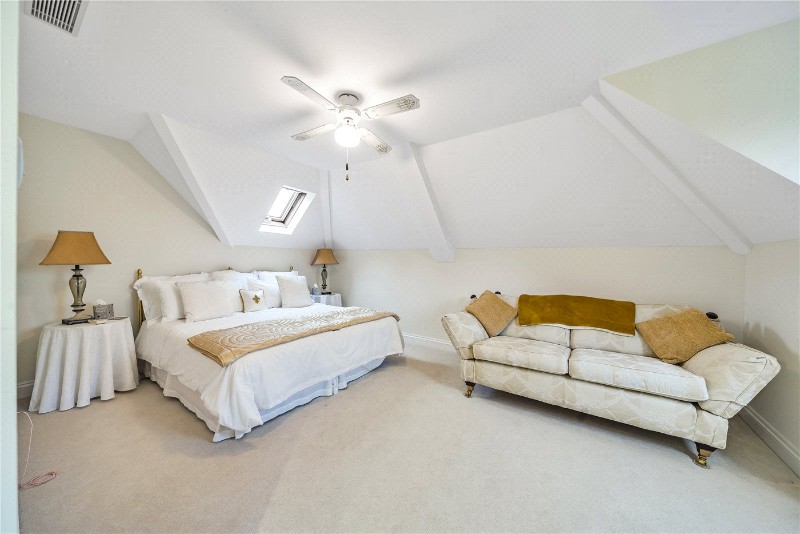 Swingate Road, Farnham, Surrey, GU9