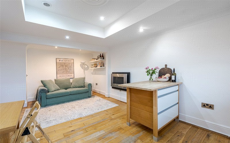 St Georges Drive, London, SW1V, SW1V