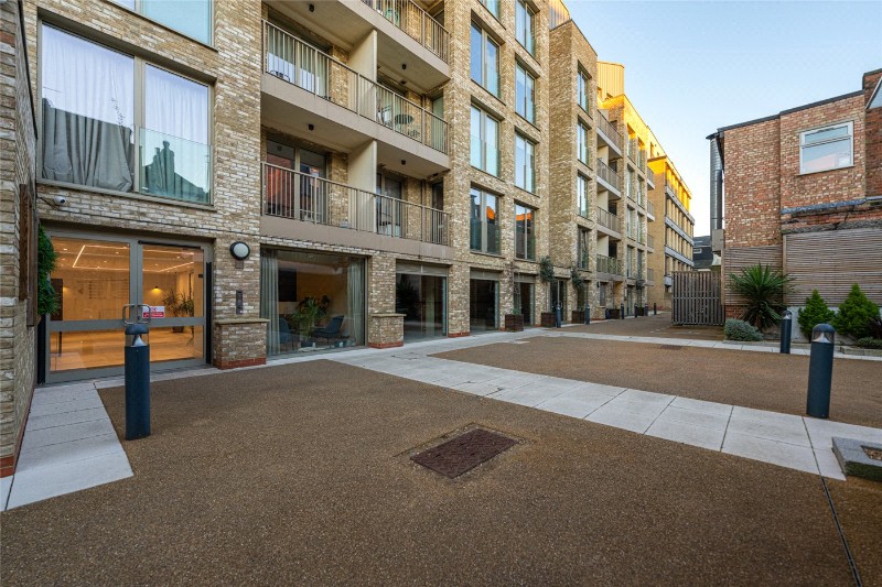 Espalier Gardens, London, NW6