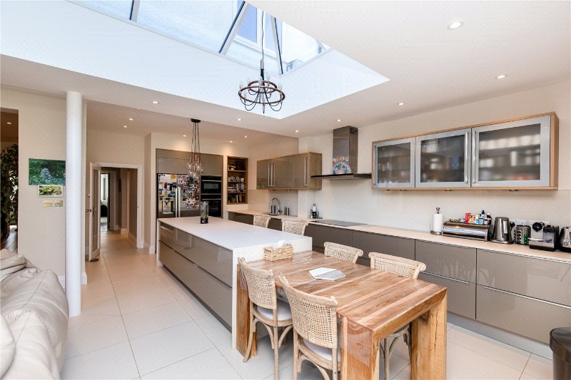 Gunnersbury Avenue, London, W5