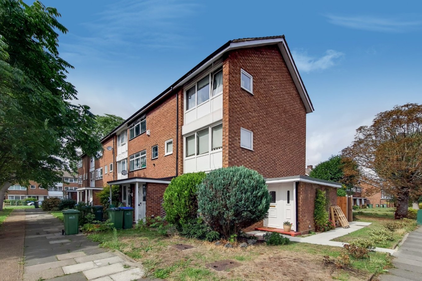 3 bedroom property for sale in Courtlands Avenue, Lee, London, SE12