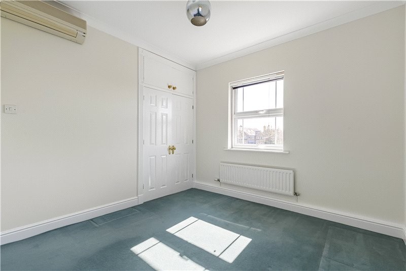 Devereux Lane, Barnes, London, SW13
