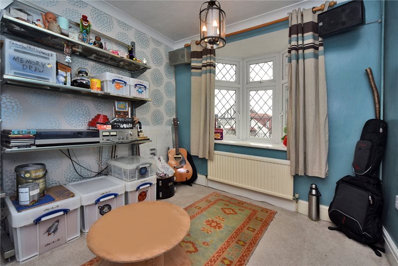 Oaks Avenue, Worcester Park, KT4