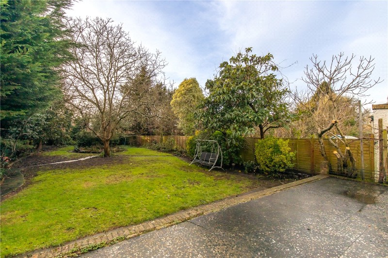 Gunnersbury Avenue, London, W5