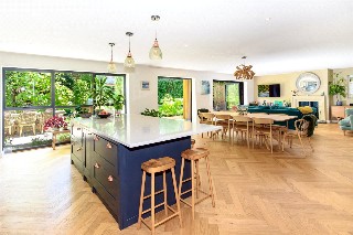 Hurstbourne Avenue, Highcliffe, Dorset, BH23