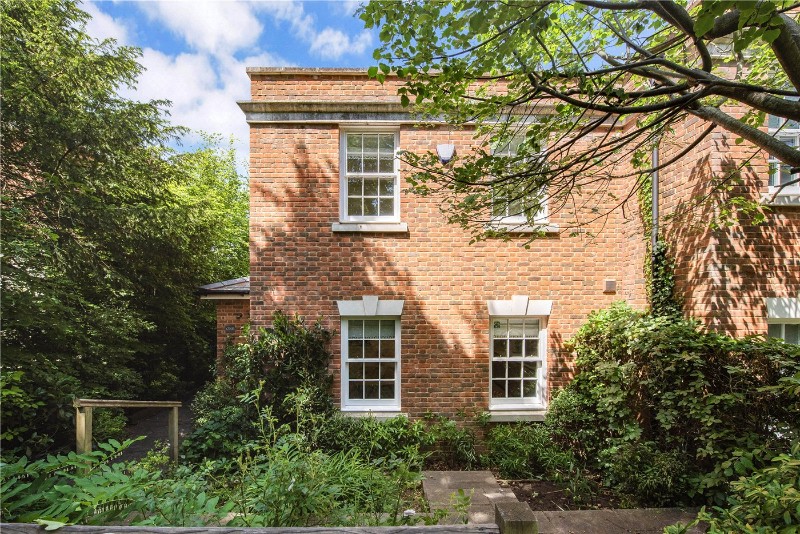 Elizabeth Place, Winchester, Hampshire, SO22