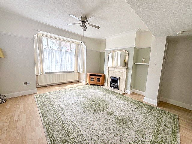 Leighton Avenue, Leigh-on-Sea, Essex, SS9
