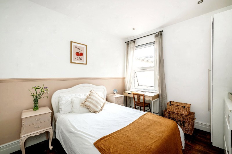 Holberton Gardens, London, NW10