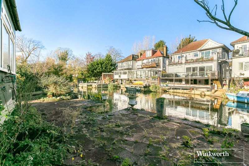 Sunbury Court Island, Sunbury-on-Thames, Surrey, TW16