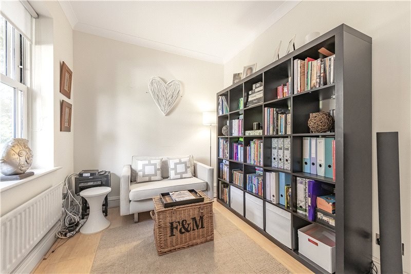 Devereux Lane, Barnes, London, SW13