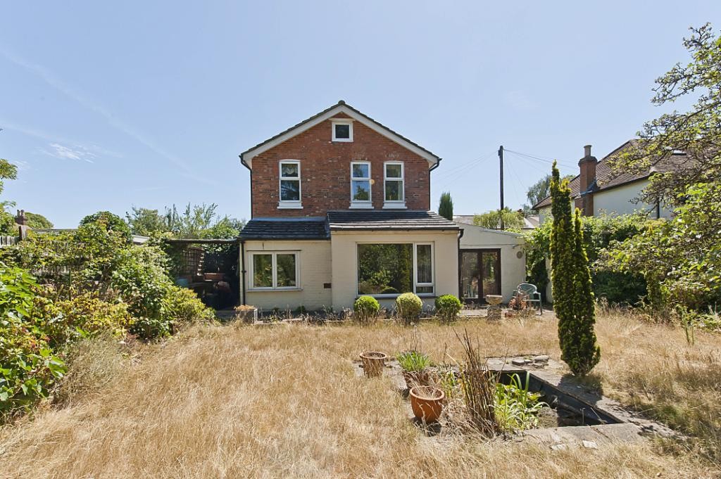 3 bedroom property for sale in Police Station Road, Hersham, Waltonon