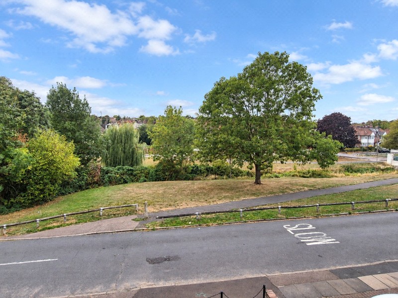 East Walk, East Barnet, EN4
