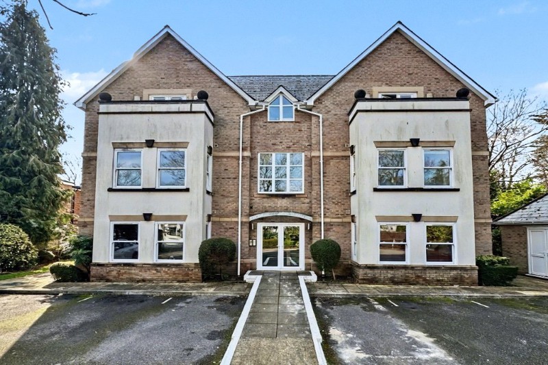 Le Petit Manoir, 70 Lansdowne Road, Bournemouth, Dorset, BH1