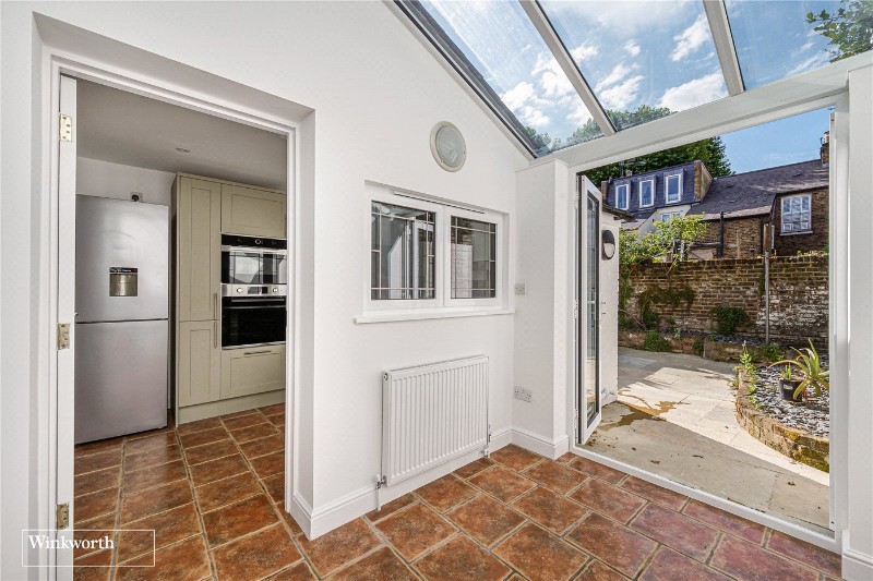 Short Road, London, W4