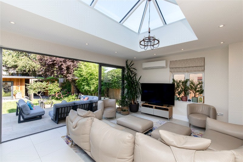 Gunnersbury Avenue, London, W5