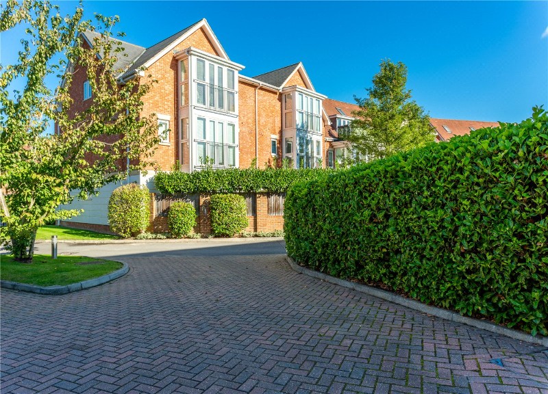 Lakeside Drive, Chobham, GU24