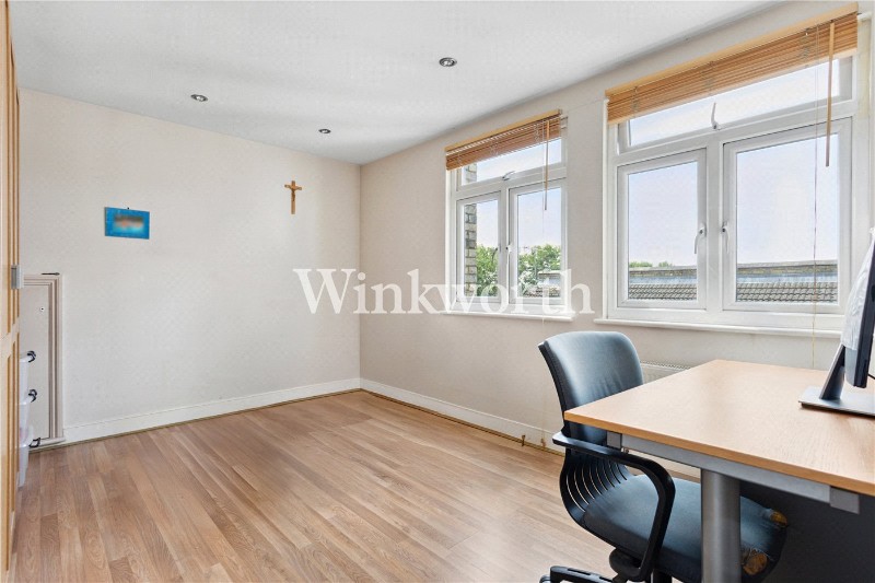 Lakeside Road, London, N13