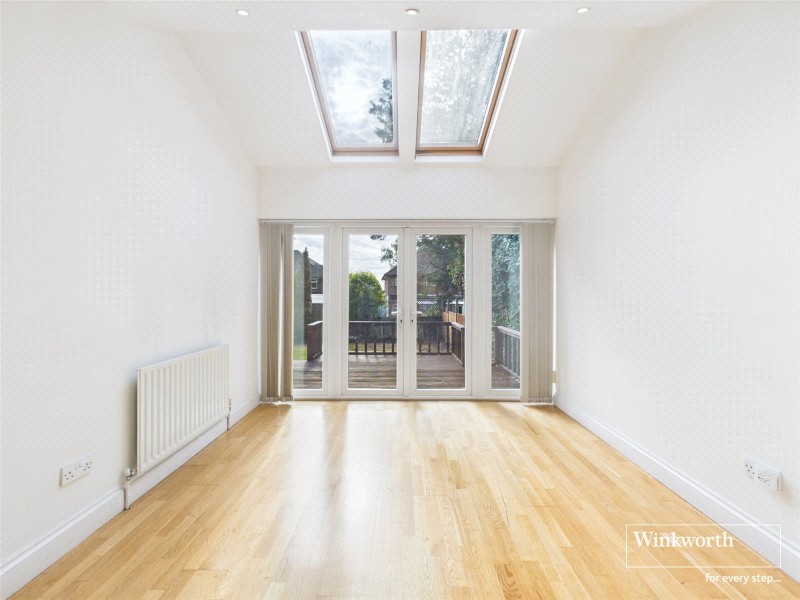 Wolmer Gardens, Edgware, HA8