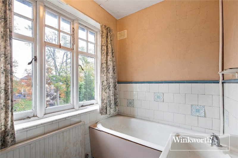 Moss Hall Grove, North Finchley, London, N12