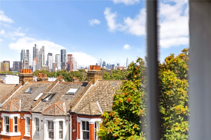 Larkhall Rise, London, SW4