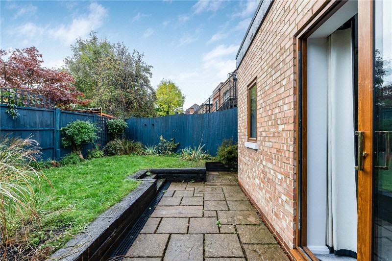 East End Road, East Finchley, London, N2