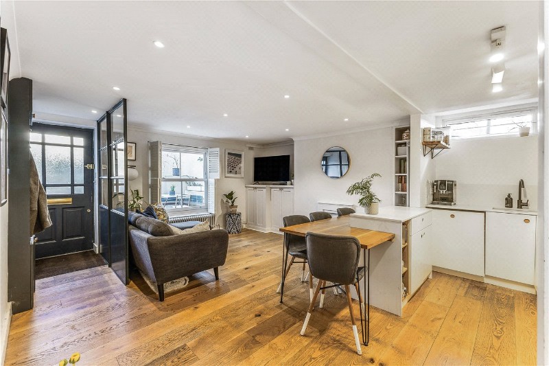 Larkhall Rise, London, SW4