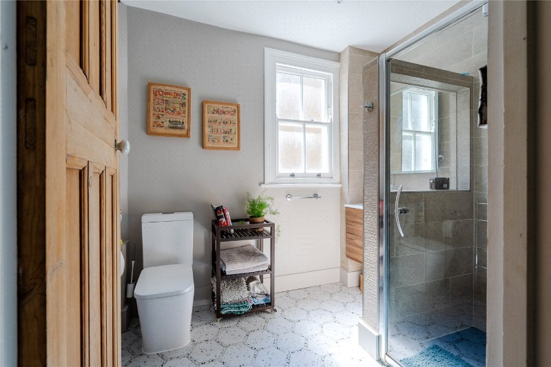 Holmdene Avenue, London, SE24