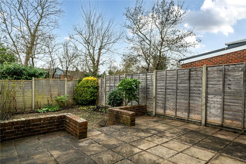 Ferns Mead, Farnham, Surrey, GU9