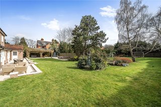 Searle Road, Farnham, Surrey, GU9