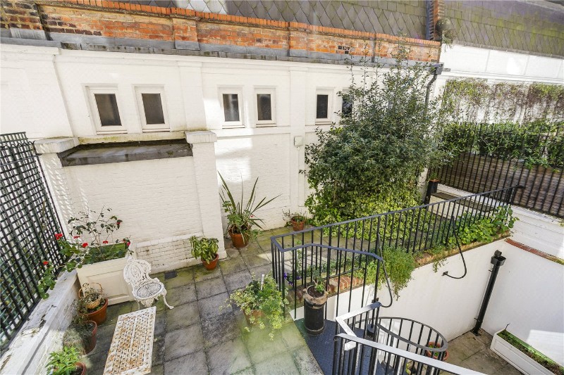 Pont Street, London, SW1X