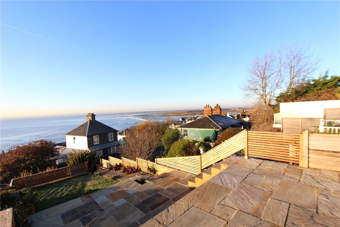 2 bedroom property to rent in Leigh Hill, LeighonSea, Essex, SS9 (Ref LOS190057) £391 pw