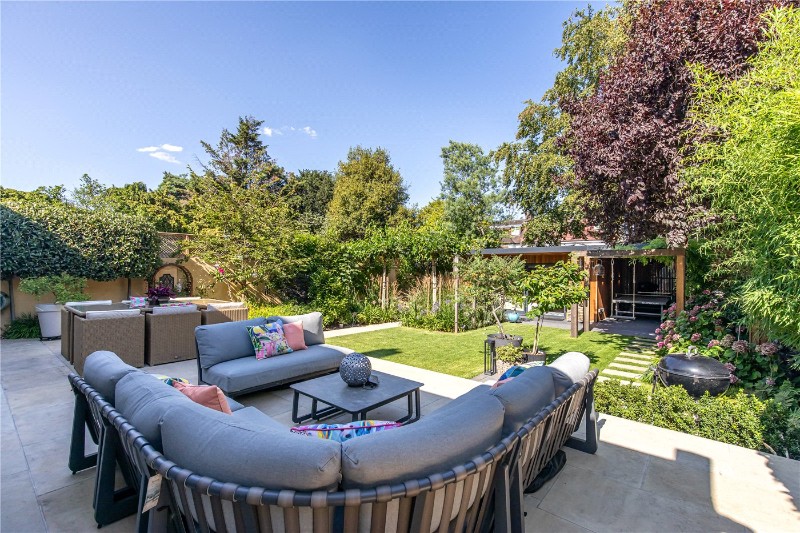 Gunnersbury Avenue, London, W5