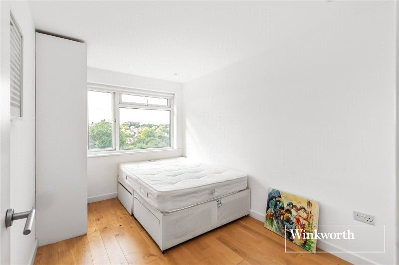 Wickliffe Avenue, London, N3