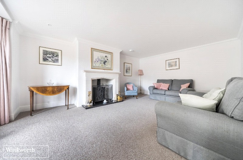 Dorchester Road, Hook, Hampshire, RG27