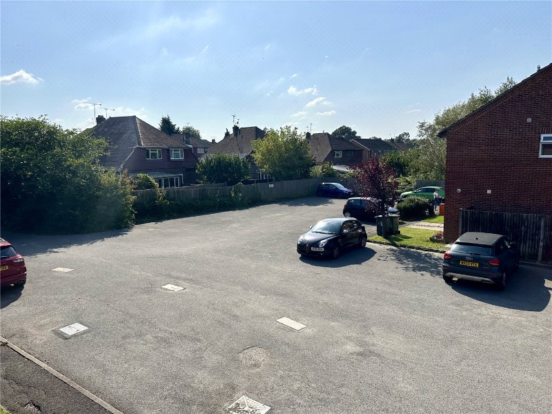 Moore Close, Tongham, Farnham, Surrey, GU10