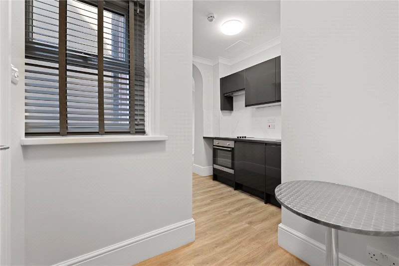 High Road, London, NW10