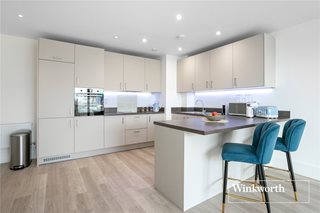Chaplin Drive, Trent Park, Cockfosters, EN4