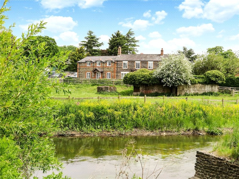 Tilford Street, Tilford, Farnham, Surrey, GU10